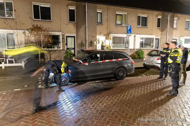 Vuurwerk in auto gegooid in Heemskerk