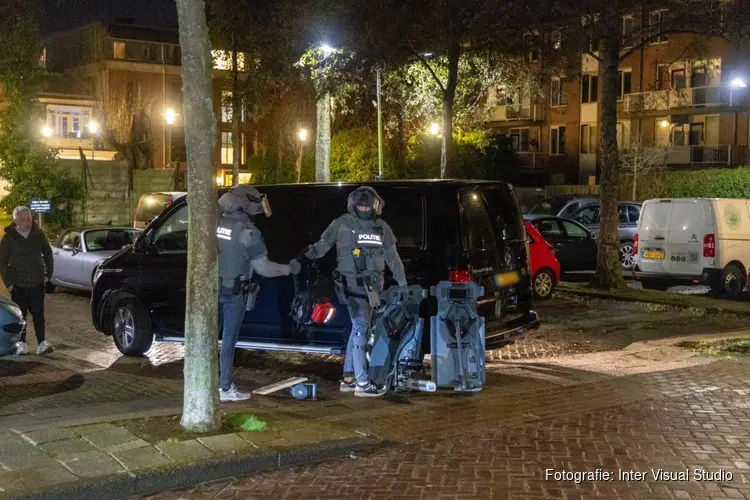 Arrestatieteam valt woning binnen in Haarlem, één aanhouding