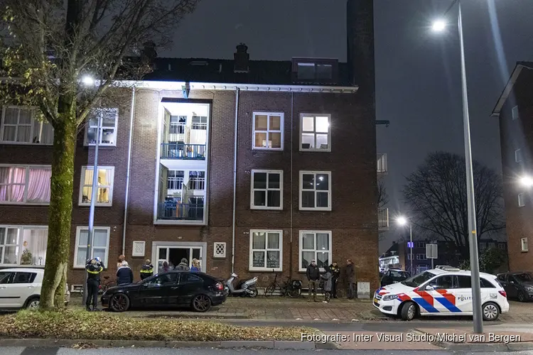 Vuurwerk ontploft bij woning in IJmuiden