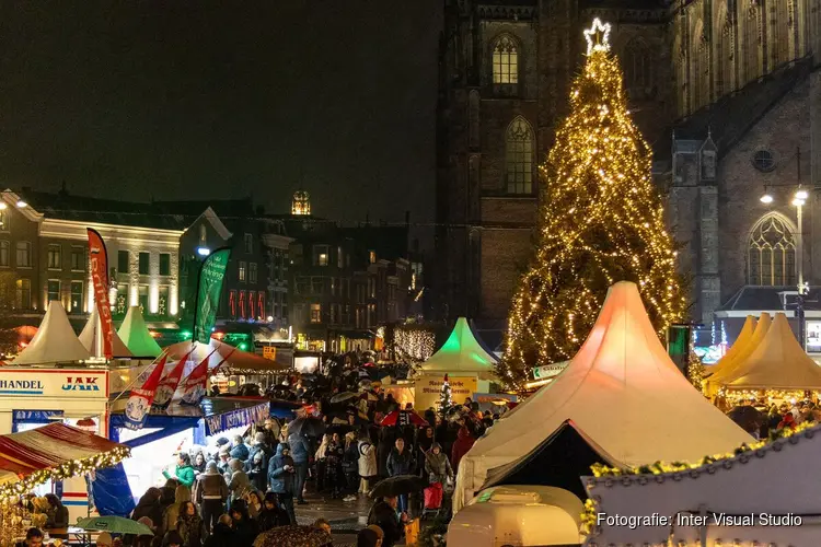 Volop drukte op Haarlemse kerstmarkt