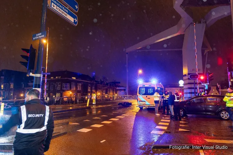 Gewonde bij ongeval op de Langebrug in Haarlem