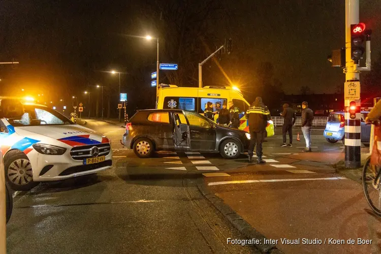 Aanrijding op kruising Prinsebrug in Haarlem