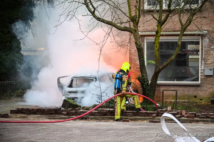 Auto in brand tegen sloopwoning in Heemskerk