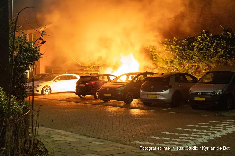 Auto door brand verwoest in Belgradostraat te Haarlem