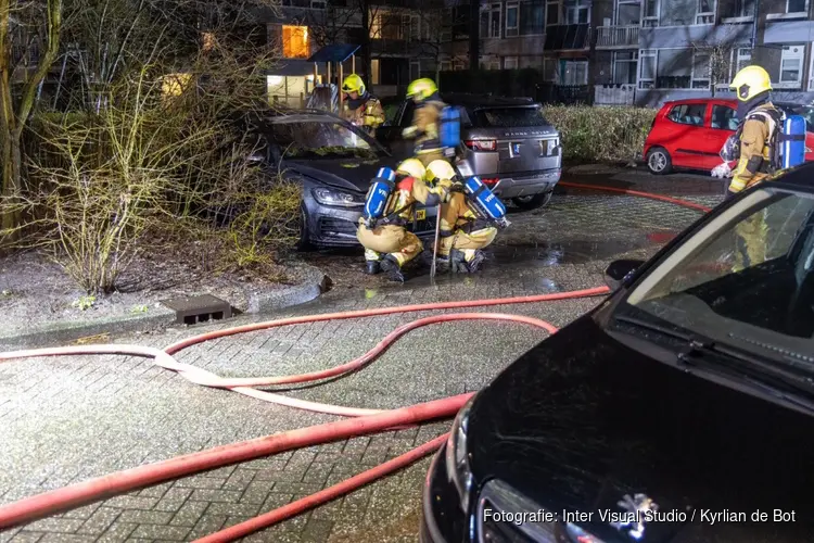 Autobrand aan Lindberghstraat in Beverwijk