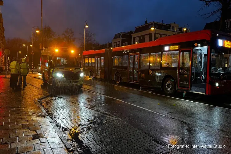 Fietsster aangereden door lijnbus in Haarlem