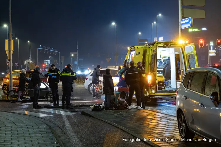 Fietsster gewond bij aanrijding met auto op de Kleverlaan in Haarlem
