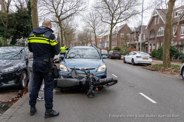 Motorrijder gewond bij aanrijding op Rijksstraatweg in Haarlem
