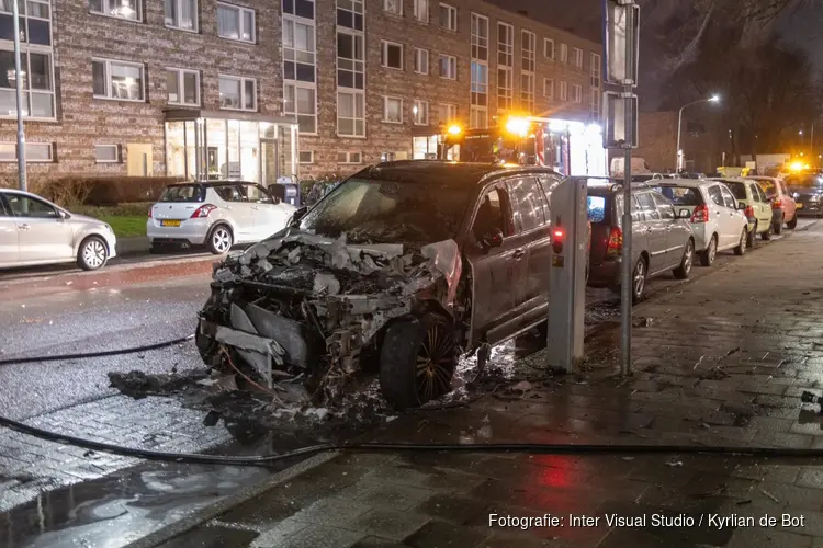 Auto door brand verwoest in Engelandlaan te Haarlem