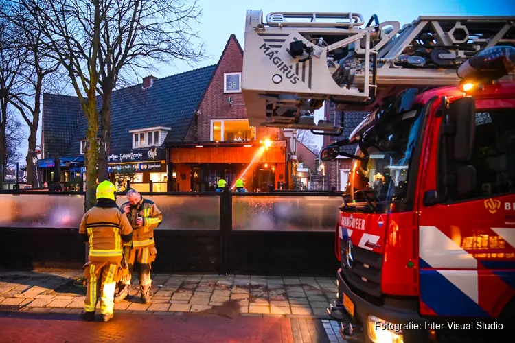 Terrasheaters zetten zonnescherm in brand bij restaurant in Heemskerk