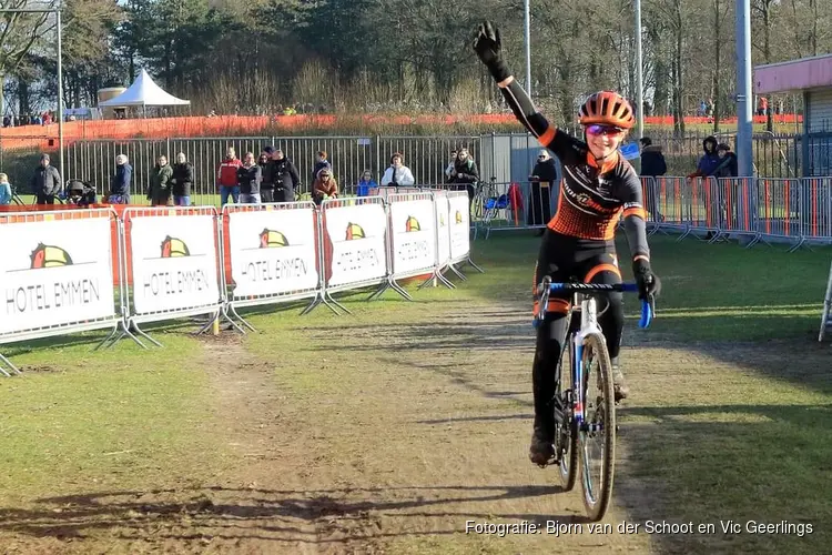 Beverwijkse Cheyenne van der Meer veroverd opnieuw de titel Nederlands kampioen veldrijden.