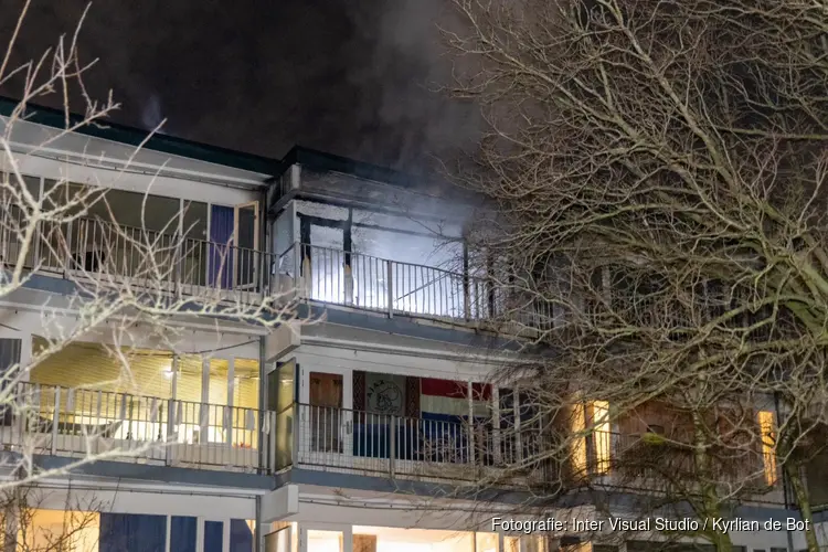 Grote brand in flat Haarlem; twee etages ontruimd