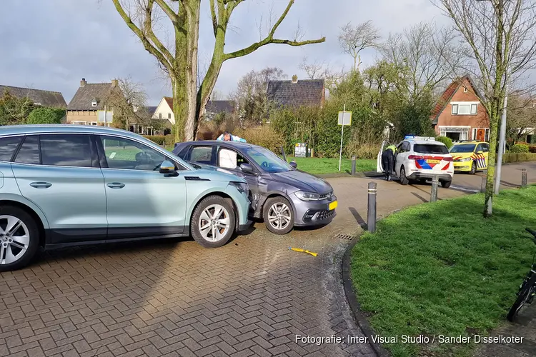 Ongeluk op gelijkwaardige kruising in Limmen