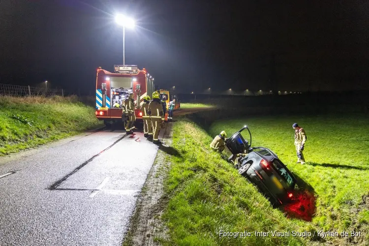 Jonge bestuurder verliest macht over het stuur op dijk in Beverwijk