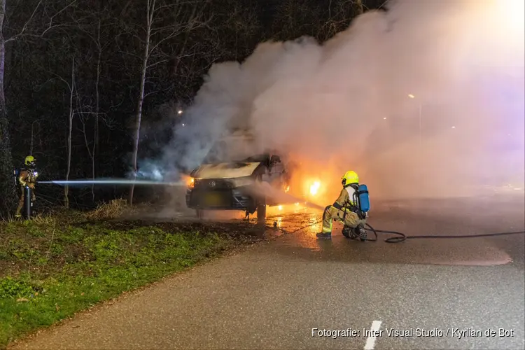 Bestelwagen door brand verwoest in Bennebroek