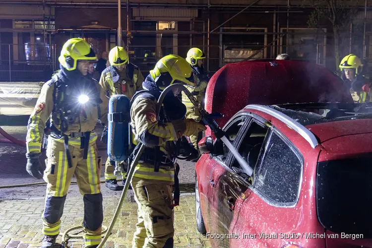 Auto interieur volledig uitgebrand aan de Scheldestraat in IJmuiden