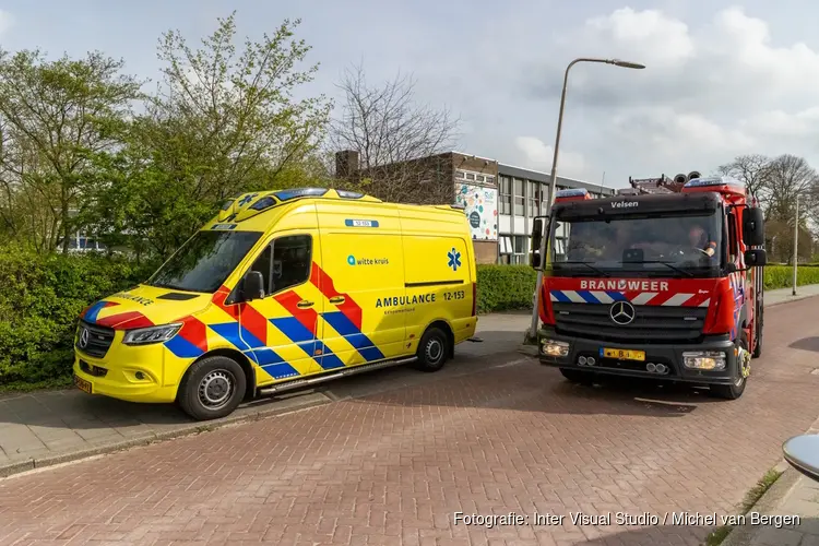 Drone vliegt in brand in school Nicolaas Beetslaan Driehuis, ambulance ter plaatse