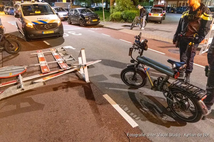 Man rijdt tegen hekwerk in Haarlem, fatbike in beslag genomen