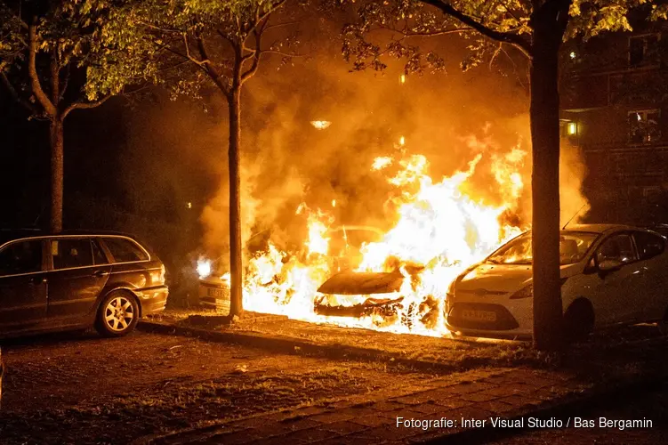 Politie gaat uit van brandstichting bij autobrand