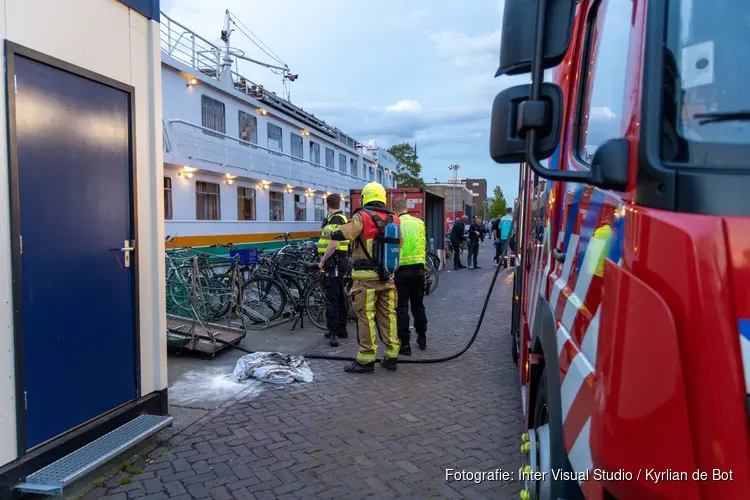 Opvangboot voor asielzoekers in Haarlem ontruimd na brand