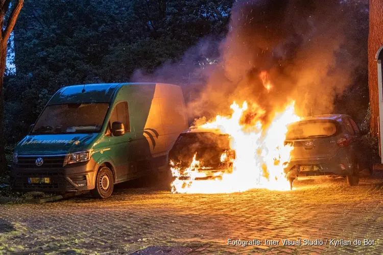 Opnieuw autobrand in Haarlem, drie voertuigen beschadigd