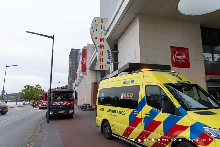 Persoon gewond na val van klimmuur in Haarlem