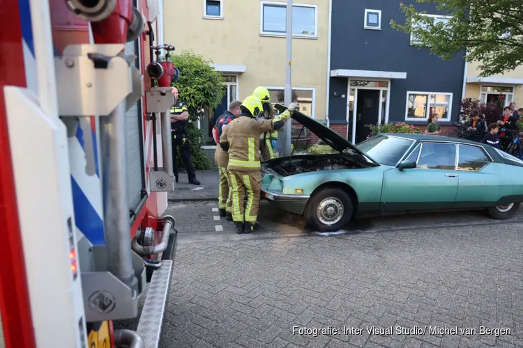 Oldtimer uit 1972 in brand in Velserbroek