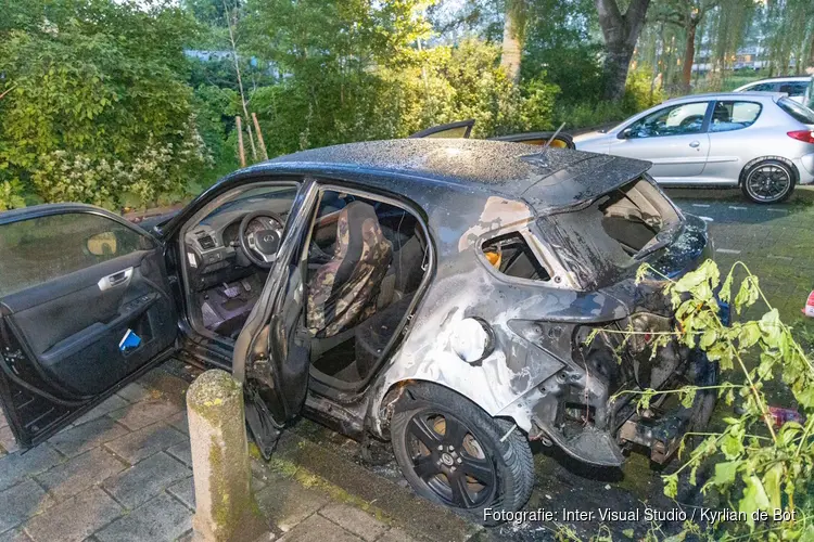 Weer auto in brand in Haarlem