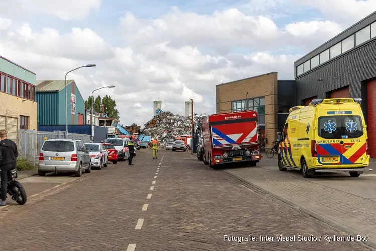 Korte brand bij autosloperij in Haarlem