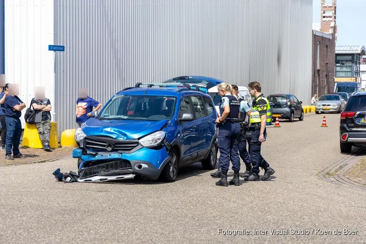 Botsing op 3e Havenstraat in IJmuiden