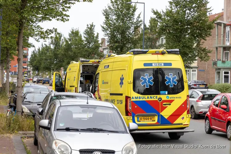 Wielrenner en voetganger gewond naar het ziekenhuis na botsing in IJmuiden