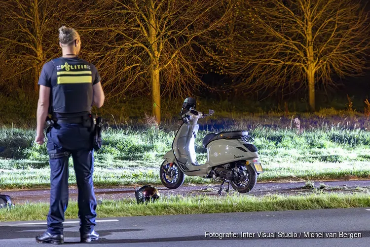 Scooterrijder ten val op de Heerenduinweg in IJmuiden