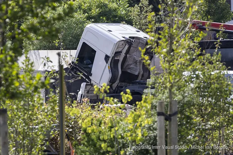 Brand in vrachtwagen aan de Creutzberglaan in Beverwijk