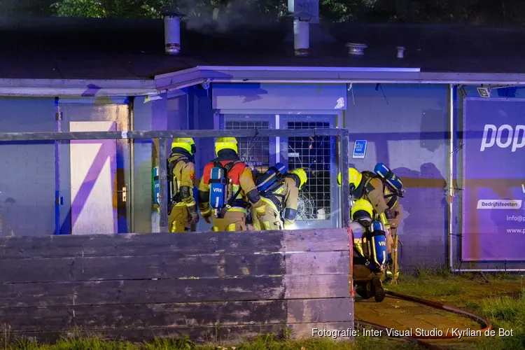 Flinke rookontwikkeling bij nachtelijke brand in discotheek in Beverwijk