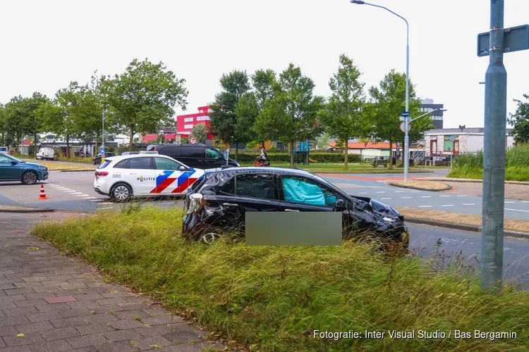 Automobilist vlucht weg na botsing in Haarlem