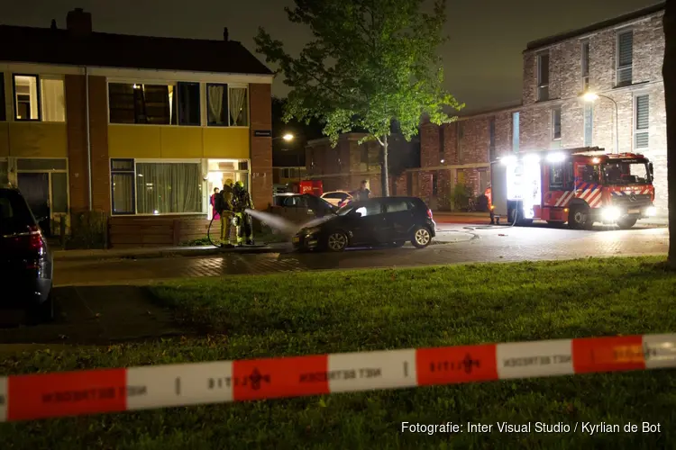 Nachtelijke autobrand op Milaanstraat in Haarlem