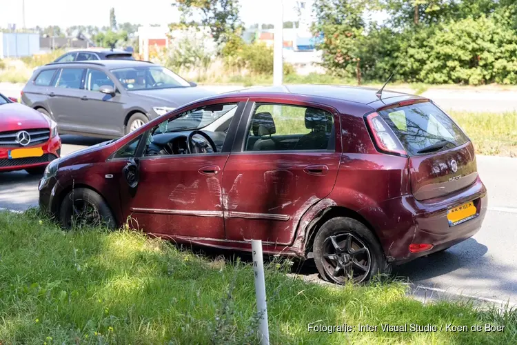 Automobilist krijgt eenzijdig ongeluk in Velsen-Zuid