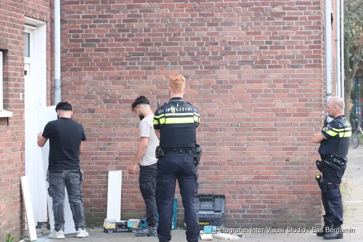 In een woning in Beverwijk vind de politie harddrugs en geld