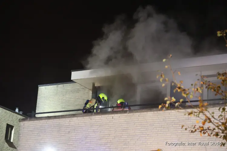 Veel rook bij woningbrand in Driehuis