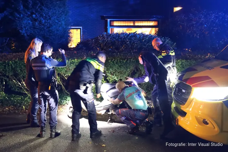 Scooterrijder ernstig gewond bij val in Heemskerk