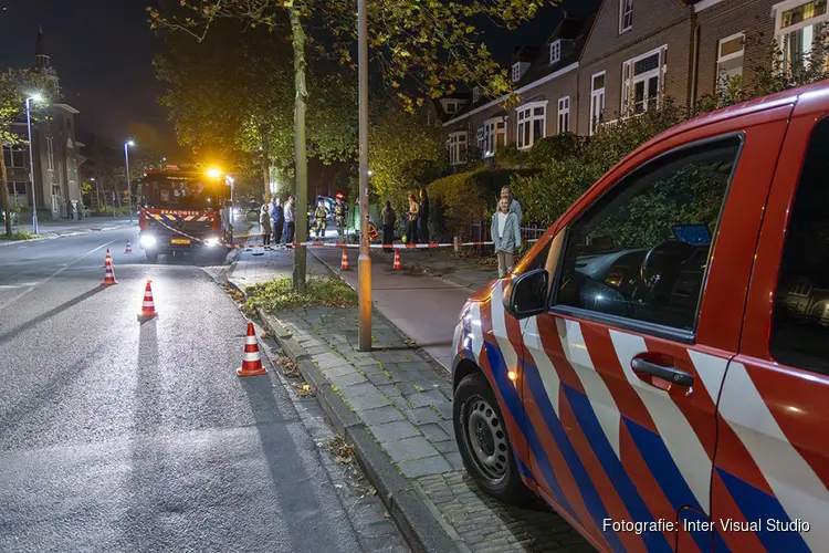 Hulpdiensten langdurig bezig met gaslucht in woning Rijksstraatweg