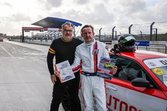 Eerste exemplaar Michel Vaillant - Dossier Circuit Zandvoort feestelijk overhandigd aan Bernhard van Oranje